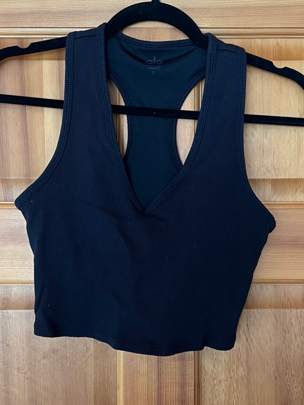 ALO Yoga Black Ribbed V-Neck Cropped Tank Top